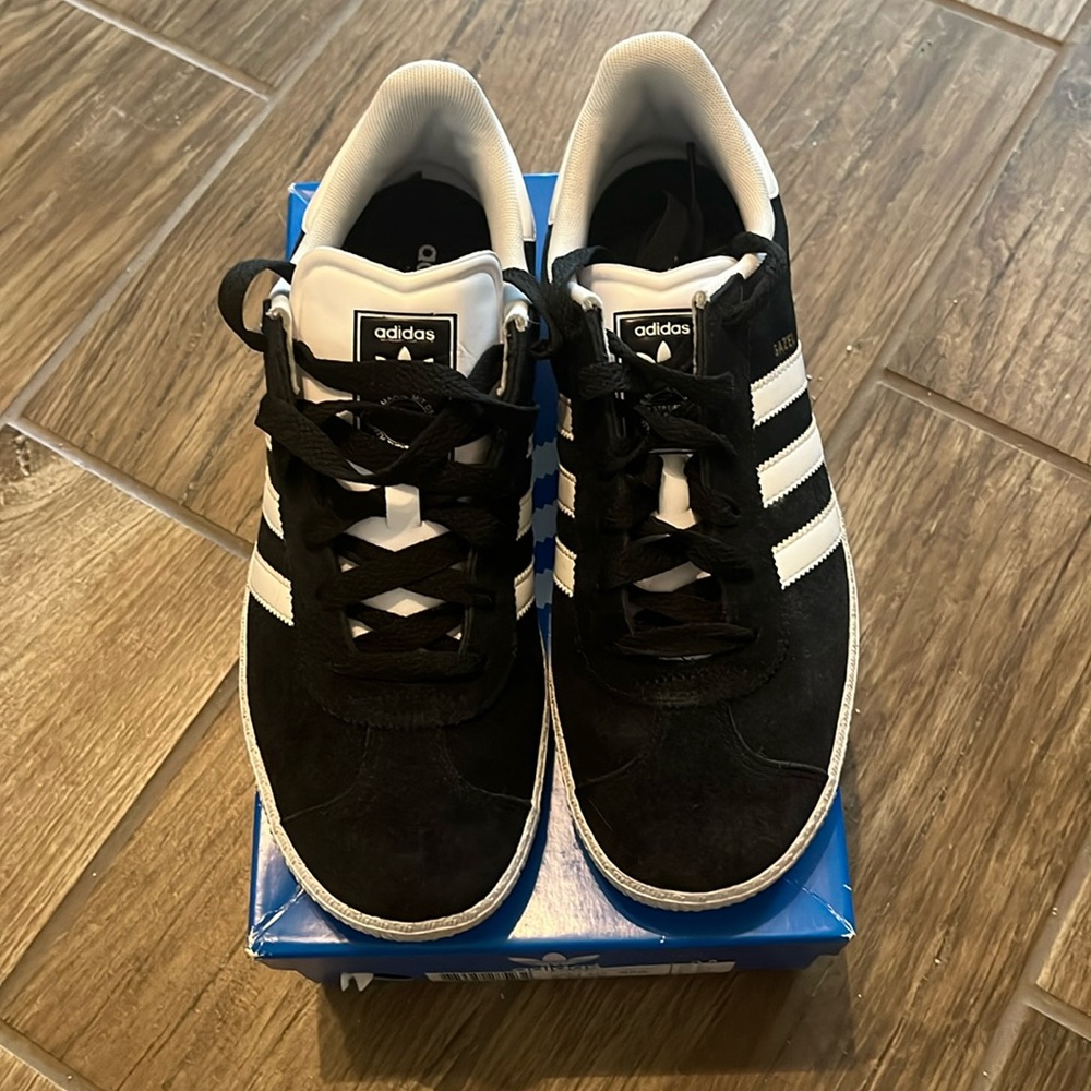 Adidas Suede Gazelle Black Gradeschool size 7Y G21955